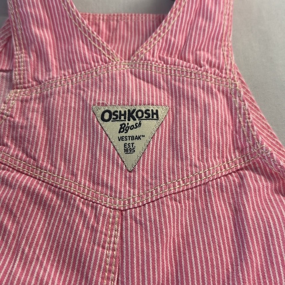 OshKosh B'gosh - denim shortalls. Size  9 months - Picture 5 of 6